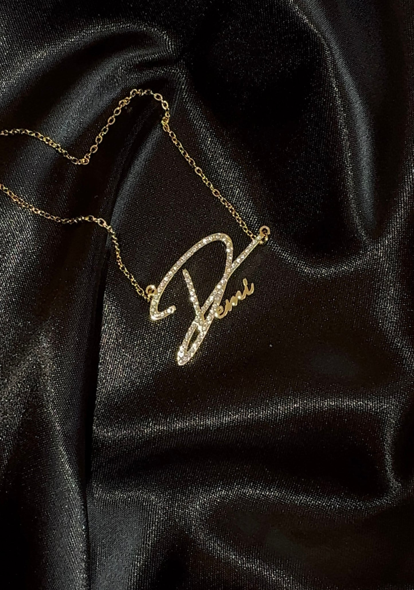 DEMI NECKLACE